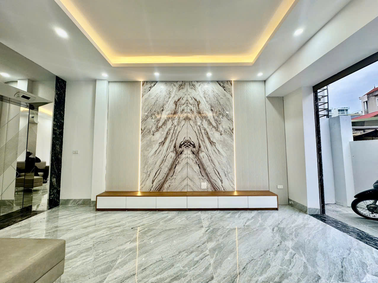  10.5 TỶ – NHÀ NGUYỄN LAM – VIỆT HƯNG – MỚI TINH – THANG MÁY – FULL NỘI THẤT ???? 