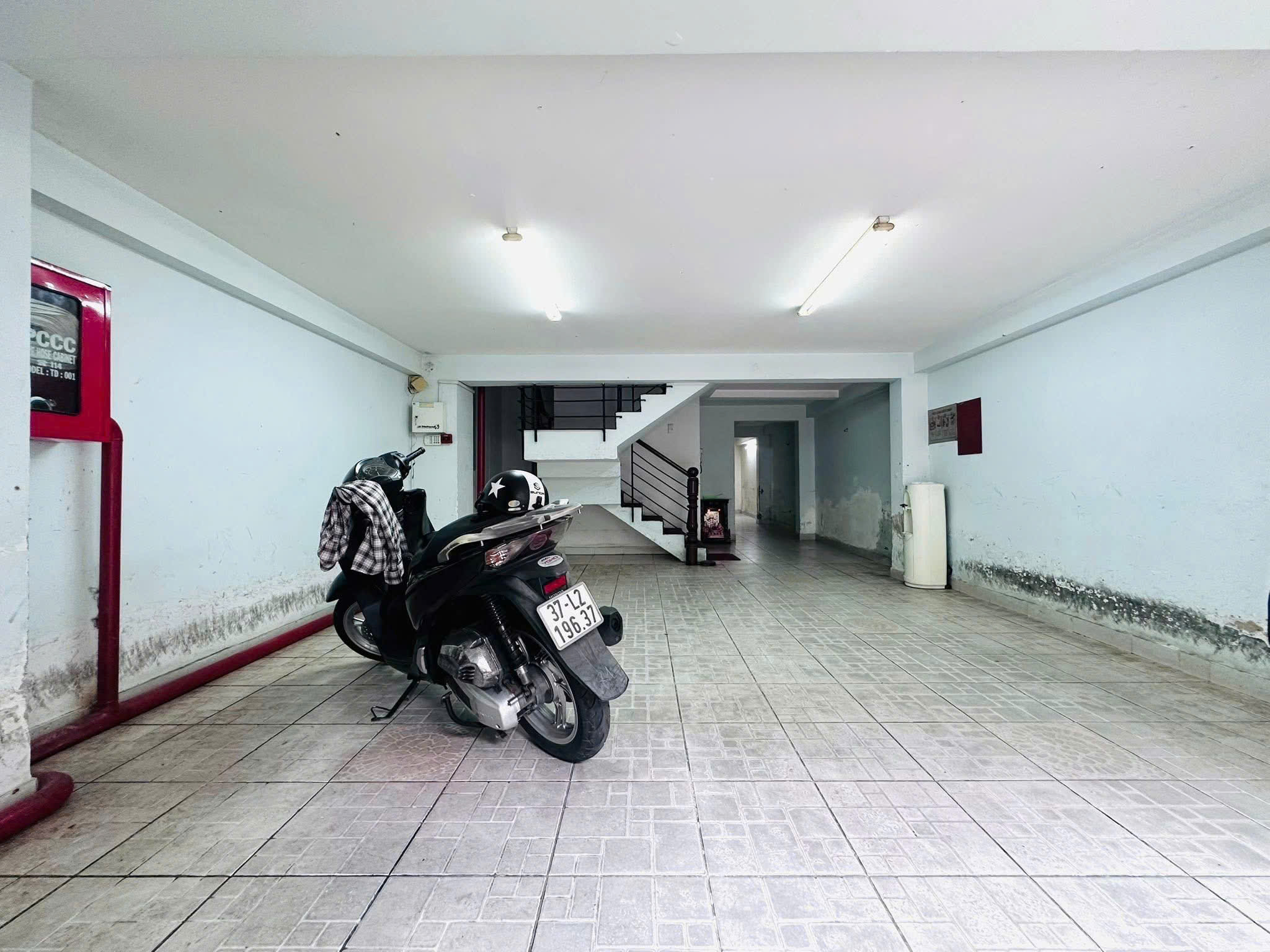  Bán nhà Mặt tiền Hẻm 10m Phan Huy Ích, gần Quang Trung, 5,7x23m, 6 T- 17PN, 18,9 tỷ. 