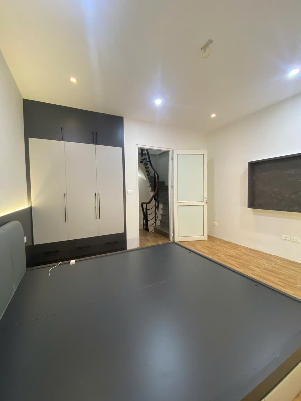  NHÀ MỚI NGỌC THỤY – Ô TÔ QUA CỔNG – FULL NỘI THẤT – 7.39 TỶ 