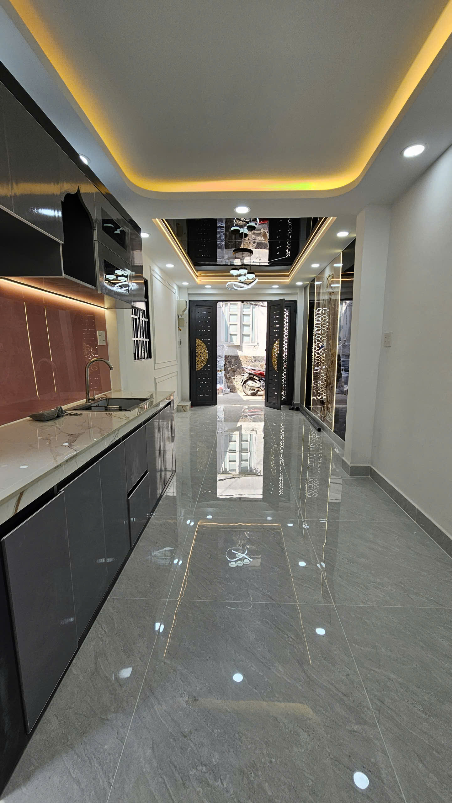  Bán nhà sát mặt tiền hẻm q4 trung tâm 
Ngang 3 dài 7.8 nở hậu 8.6 m XÂY MỚI CÓ 3 ĐỒNG 