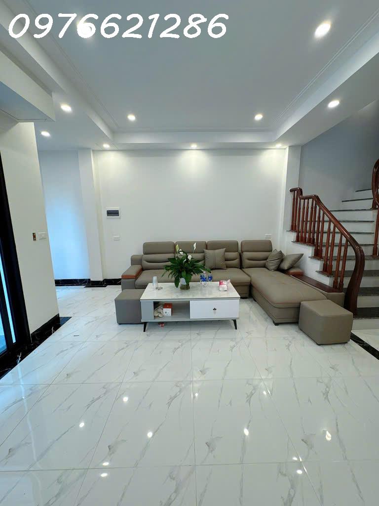  Bán nhà chân Đê Vàng- Long Biên – 45m² – Thang máy – Ô tô đỗ cửa – ????Nhà mới tinh – Giá 9.1 tỷ 