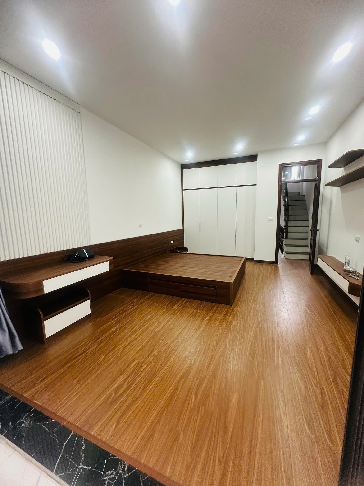  Giảm chào! Bán nhà Ngô Quyền, 50m2, 4 tầng, mặt tiền 4m, 18.5 tỷ, kinh doanh đỉnh 