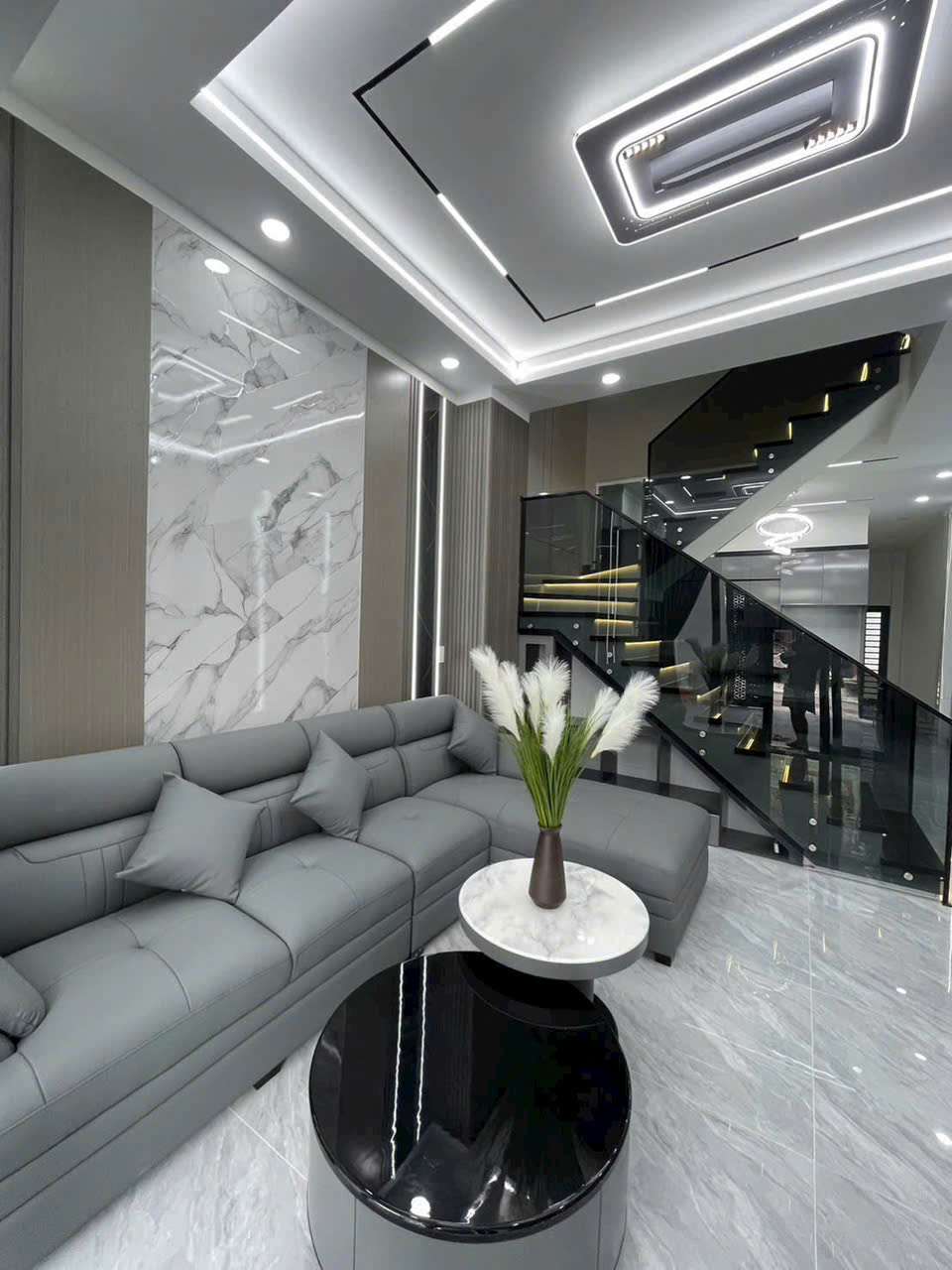  Bán nhà ĐẸP 2 Tầng P.Biên Hòa,đường nhựa 2 ô tô,nội thất đầy đủ,dọn vào ở ngay 