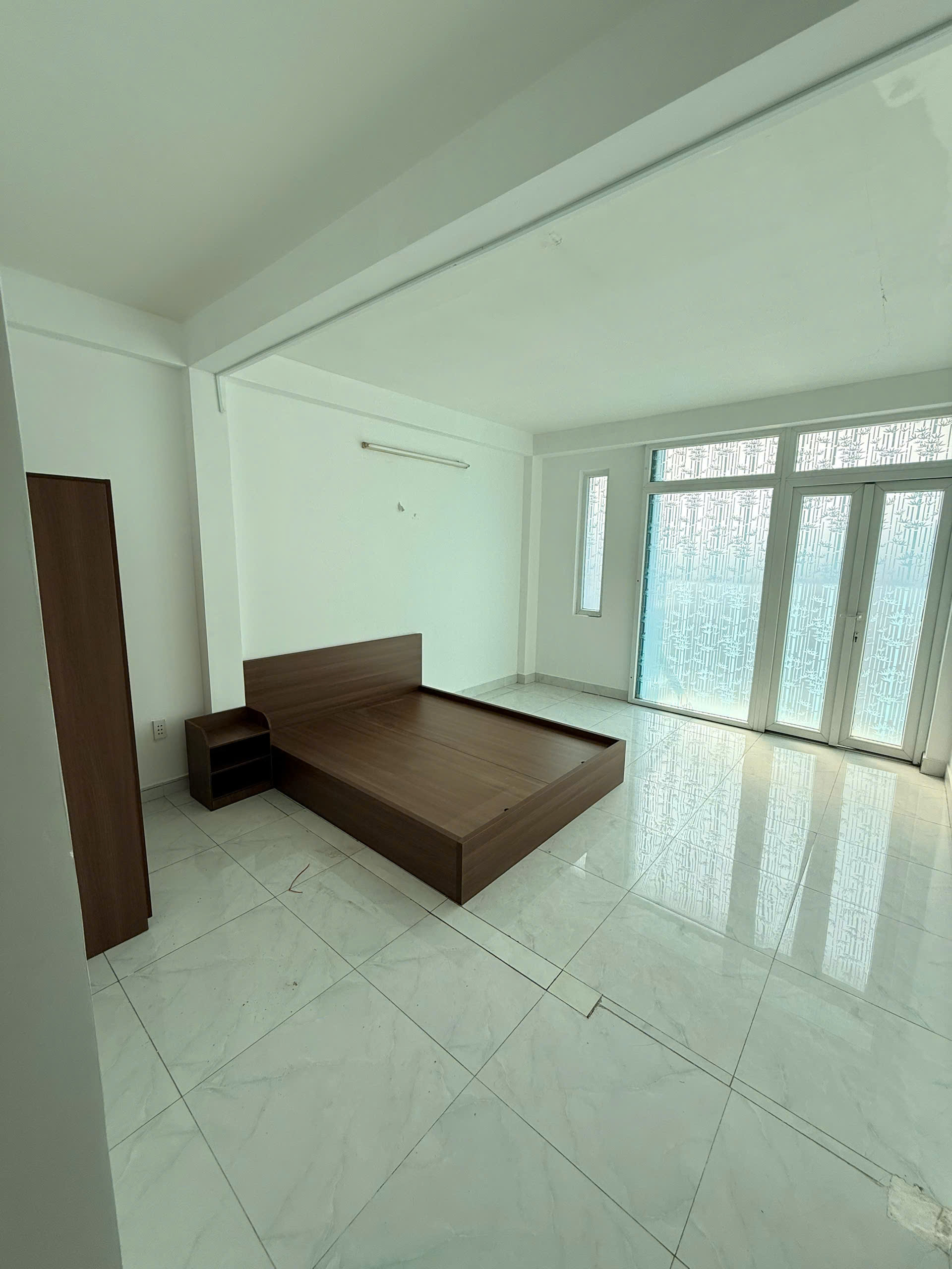  CHO THUÊ NHÀ , THUÊ PHÒNG FULL NỘI THẤT – MẶT TIỀN ĐƯỜNG NGUYỄN PHÚC CHU, TÂN BÌNH 