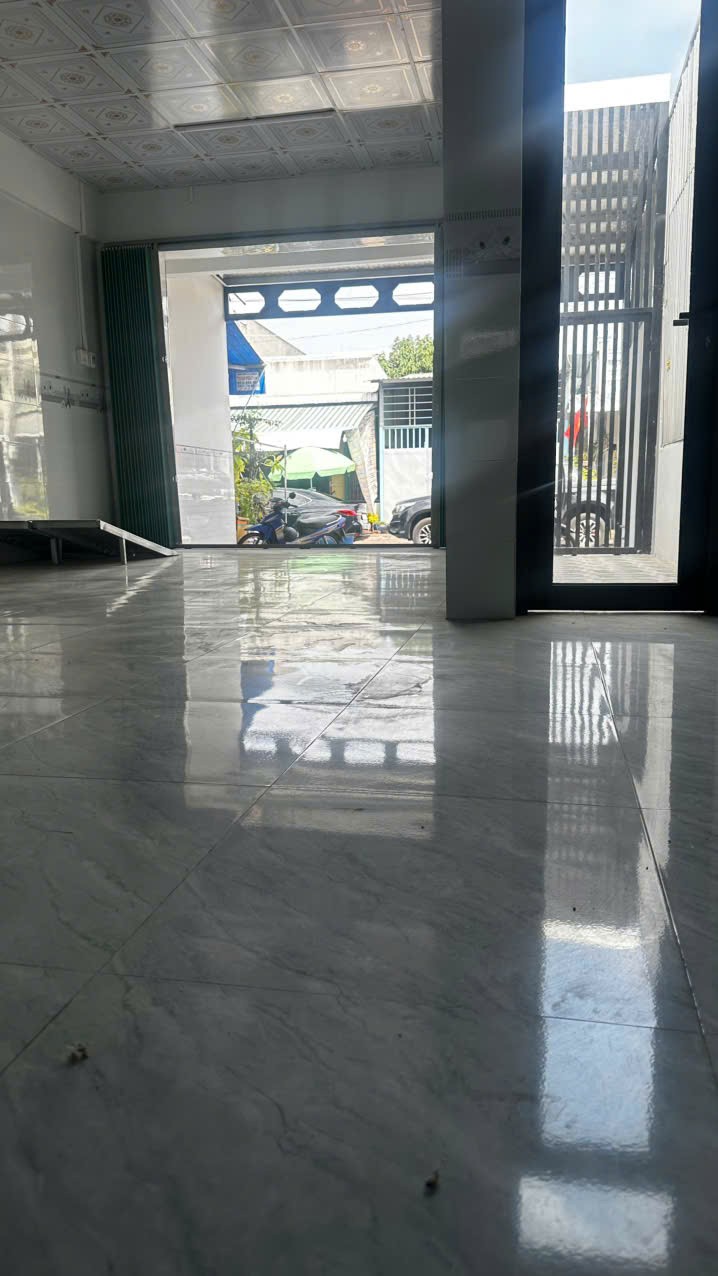  NHÀ MỚI ĐẸP – GIÁ TỐT  – CHÍNH CHỦ CẦN BÁN TẠi số 18, đường Lê Hoàn Thá, phường Tân Thành 