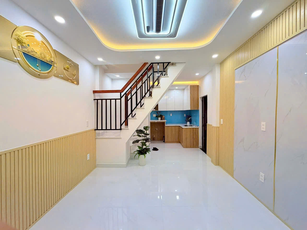  Nhà 2 tầng mới căn góc hẻm Dương Bá Trạc P.Chánh Hưng. Giá 3,18 tỷ TL 