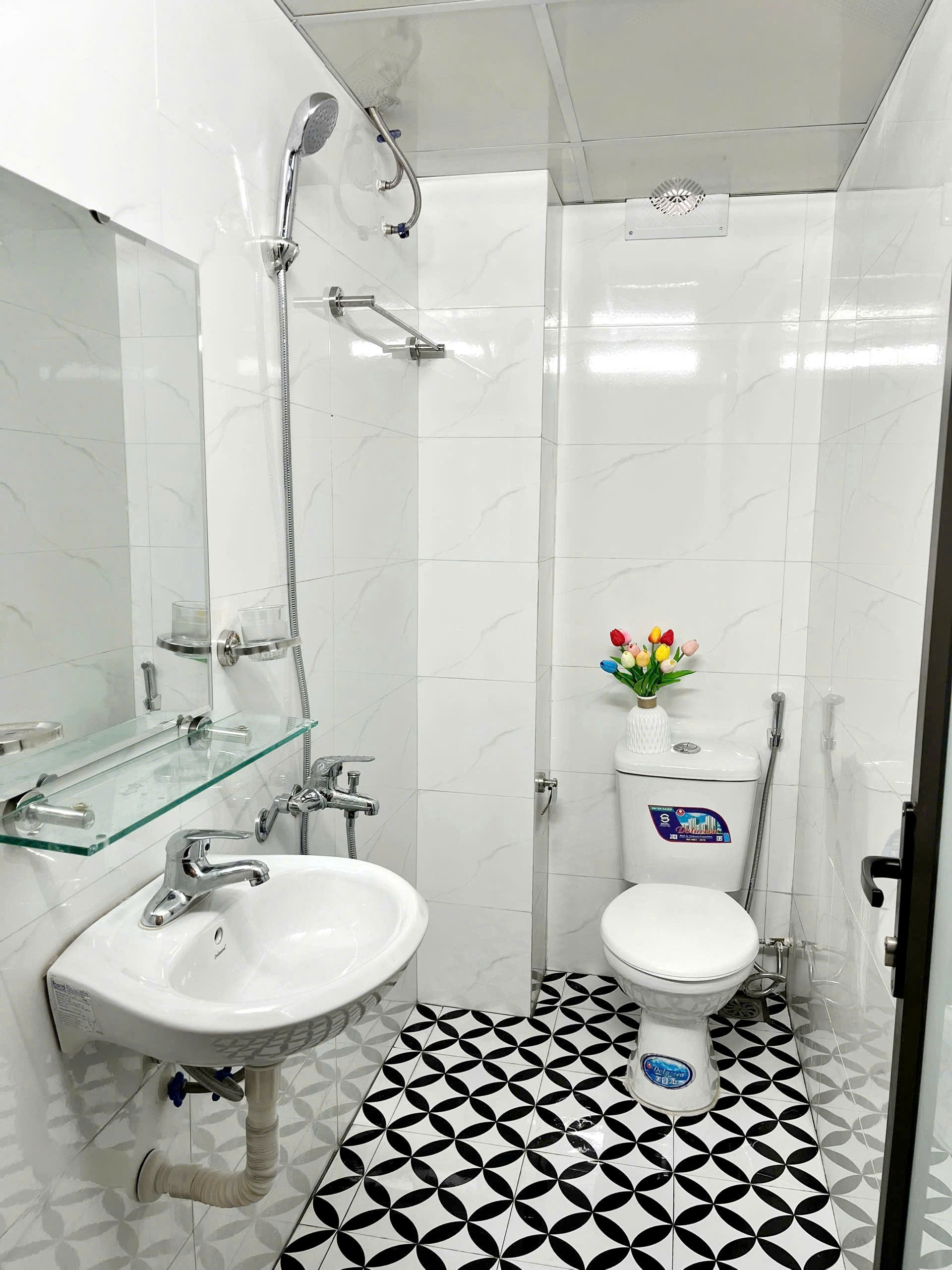  Bán gấp giá rẻ căn hộ khép kín Văn Hương 55m, tầng 6, mặt tiền 5.5m, 2.43 tỷ Đống Đa.                                                                                                                + 