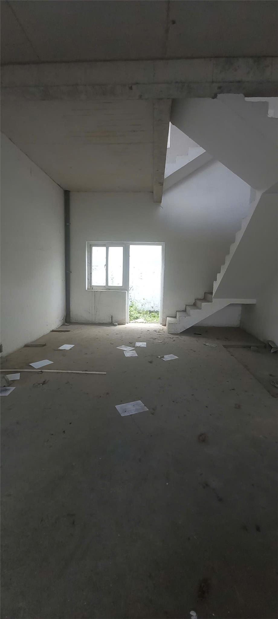  Bán nhà Mega Village Khang Điền, quận 9, DT 75m2, xây 3 tầng, hiện trạng thô, giá 8 tỷ có TL 