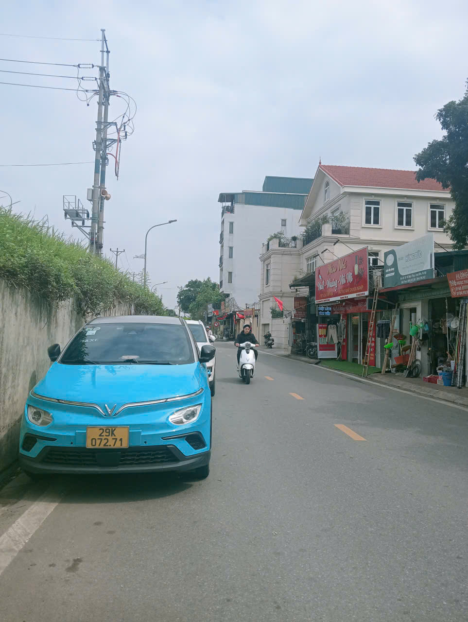  NGỌC THUỴ NGAY GẦN HỒ AO LÃO VÀ KHAI SƠN Ô TÔ 7 CHỖ THÔNG.

Diện tích: 41,7 m2 Lô Góc: mặt tiền 7.5m bao thoáng sáng. 