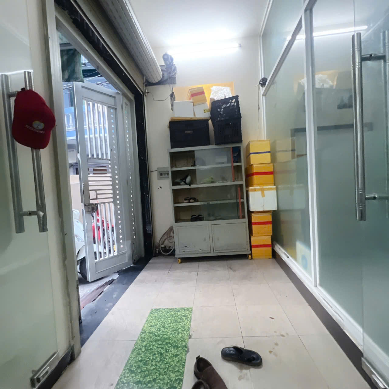  BÁN NHÀ QUẬN 4 – Khu dân cư hiện hữu 
Diện tích công nhận đủ 70 m2  - BỀ NGANG 10.5m có 6 tỷ 