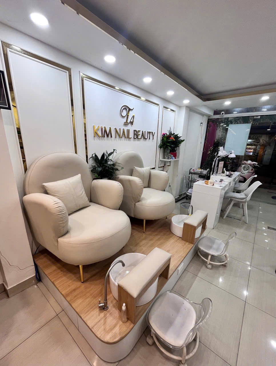  CẦN SANG TIỆM NAIL QUẬN 10 GẤP 