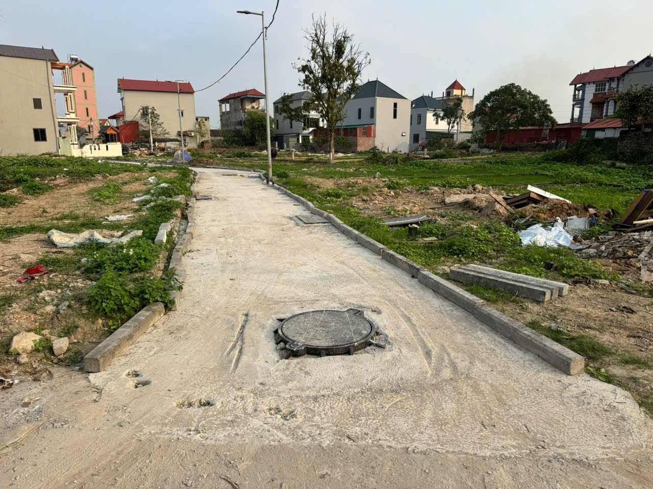  Chỉ 2 tỷ - sở hữu ngay 69m đất đón đầu đường nhựa ngay sát khu công nghiệp Quang Minh 