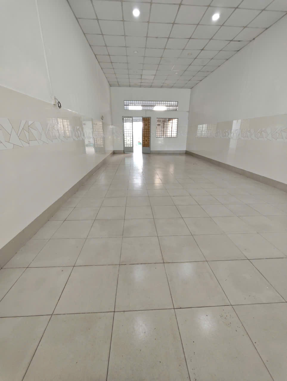  128. cho thuê nhà 12 triệu mặt tiền đường Võ Văn Kiệt 