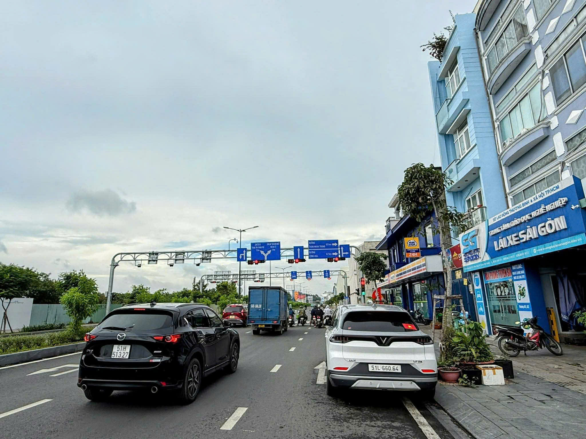  Bán nhà Mặt tiền đường C12 - giao Cộng Hòa, nối nhà Ga T3, 7,5x20m, 5 Tầng, 55 tỷ. 