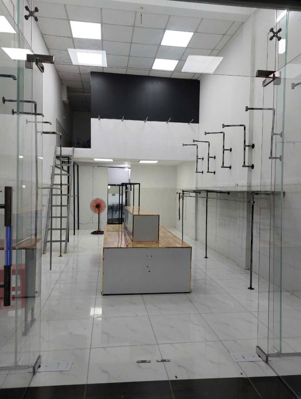  Về Quê Sang Shop Quần Áo Và Tiệm Tóc Tại đường N14, kp An Hòa, p Hòa Lợi, TP Bến Cát, Bình Dương 