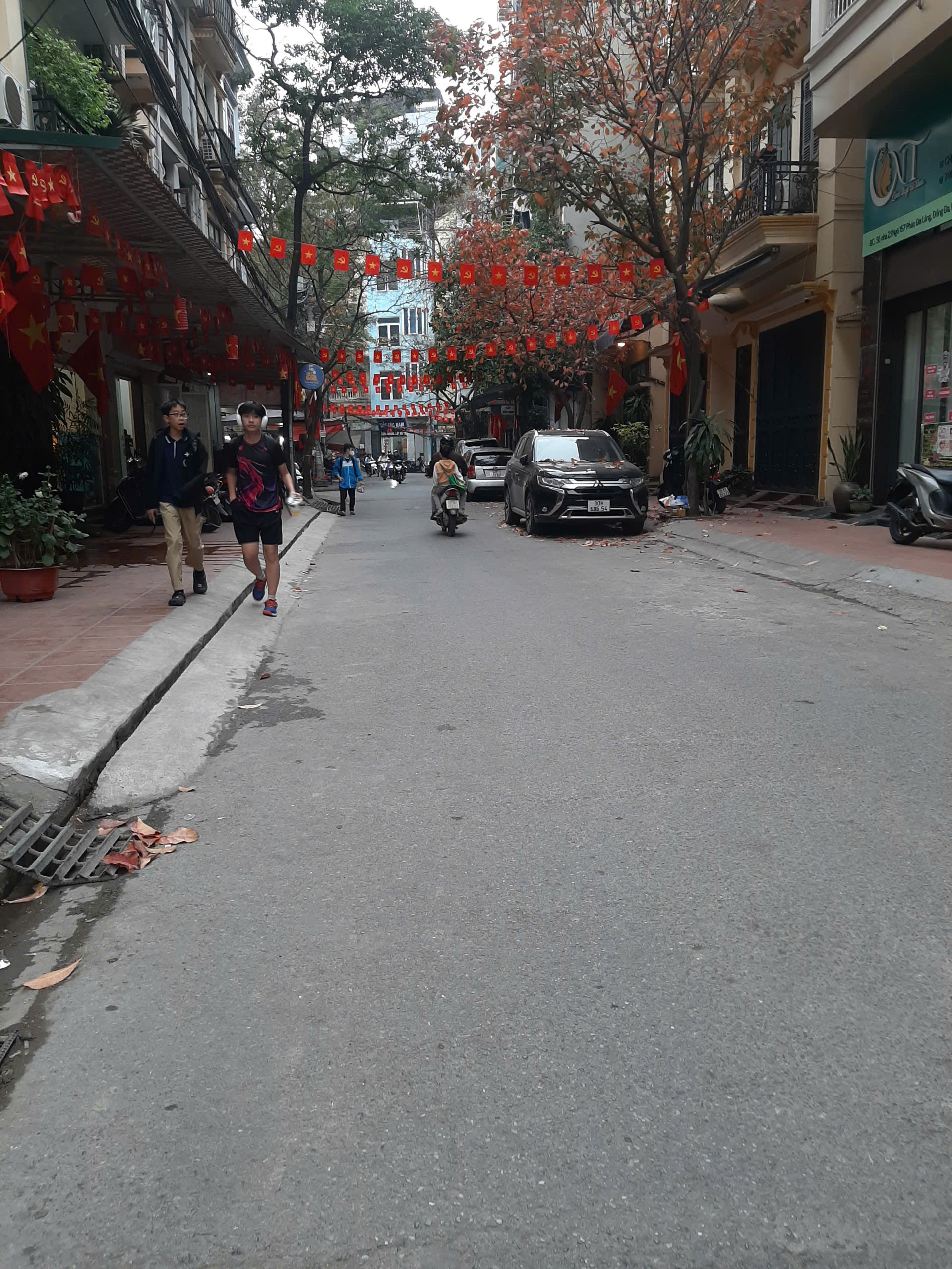  Bán nhà phân lô phố Pháo Đài Láng kinh doanh sầm uất 