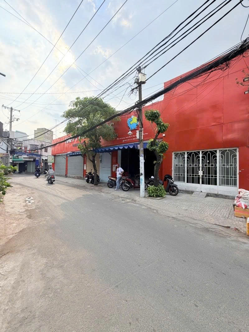  Bán nhà Măt tiền Hoàng Xuân Nhị -  giao Âu Cơ, 4,3x20m, nở hậu 7m, Cấp 4 - tiện xây, 8,5 tỷ. 