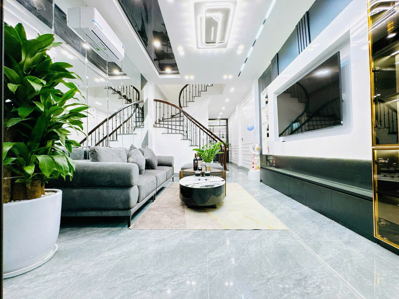  Cầu Giấy, kinh doanh văn phòng, phòng khám hoặc ở có thang máy ở Cầu Giấy. Ô tô 5 tạ, VF3 đỗ cửa nhà 