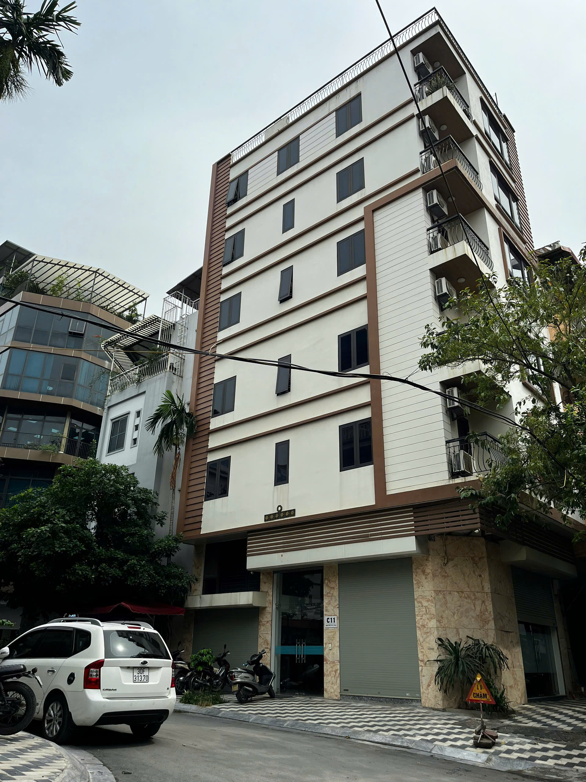  VIP, Bán building Nguyễn Khánh Toàn, ô tô tránh, lô góc, 50m, 8 tầng kinh doanh, chỉ 23 tỷ 