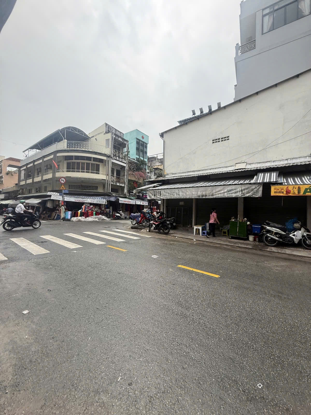  Bán nhà 2 MT Trần Hưng Đạo - gần Phùng Hưng, 6,8x19m, CN 104m2, Cấp 4, 35 tỷ. 