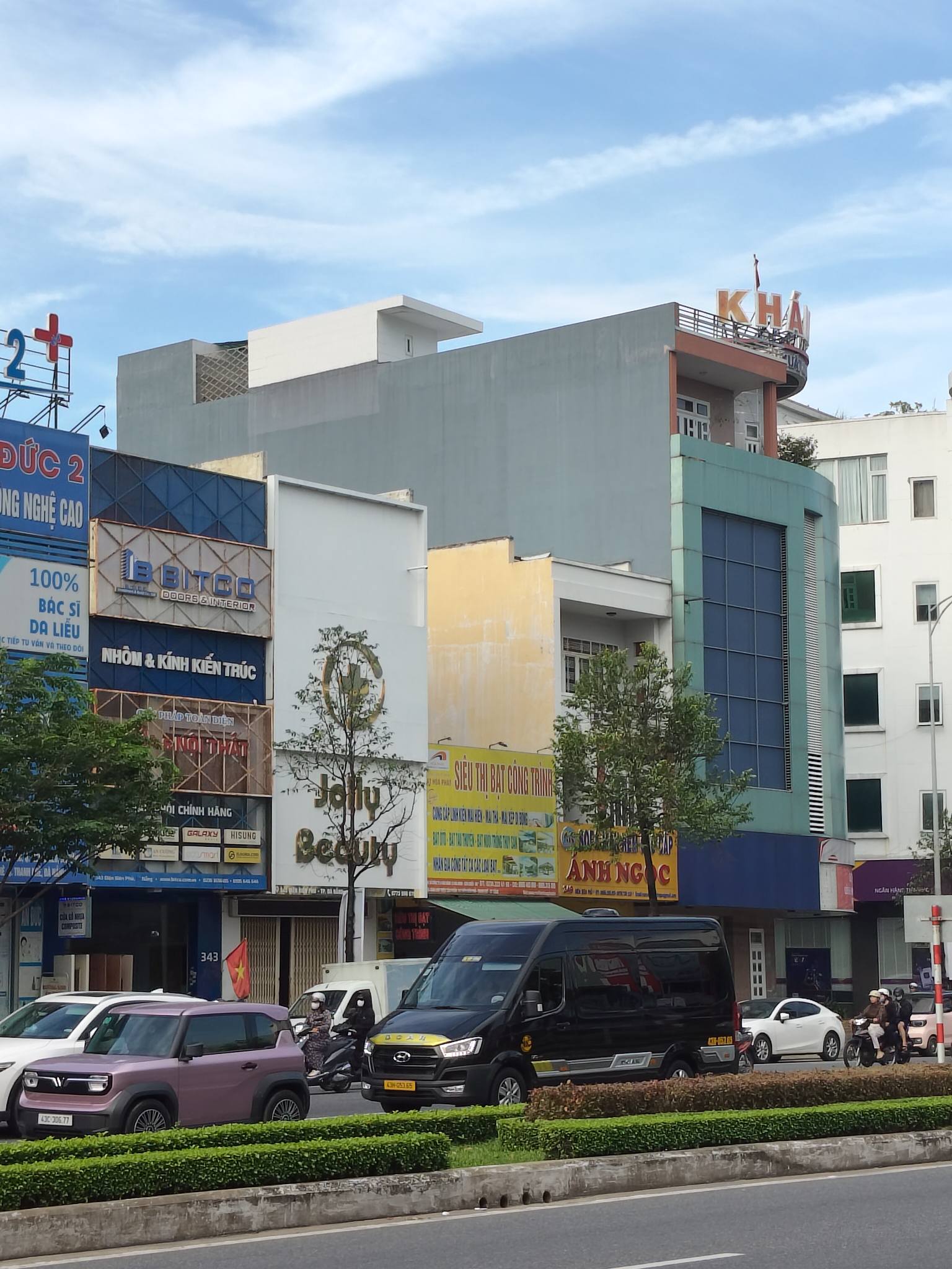  ????????Bán nhà 4 tầng 4 mê MT đường Điện Biên Phủ 