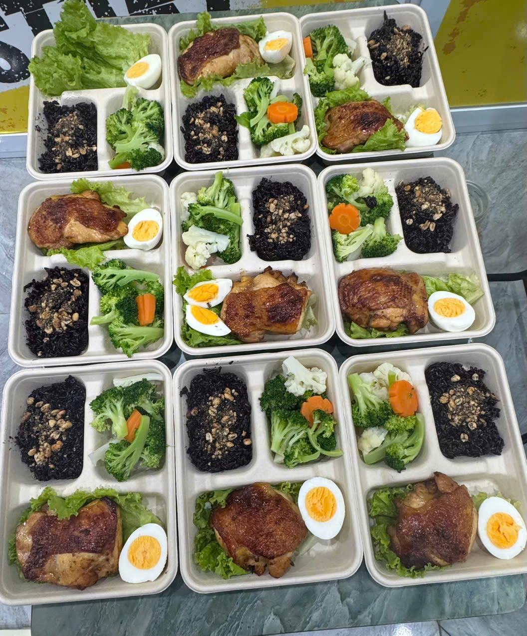  E nhận nấu bữa ăn Healthy trưa và tối thực đơn theo tuần. Chị em lười nấu thì Alo e ship nhé ạ. 
Tả Thanh Oai - Thanh Trì - Hà Nội 