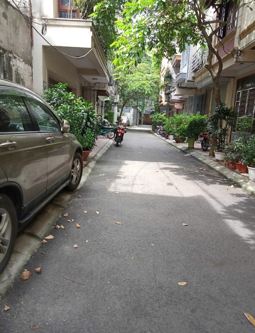  Cho thuê nhà ngõ 230 Lạc Trung, 35m² x 5.5  tầng 4PN, 5 WC, 17 triệu 