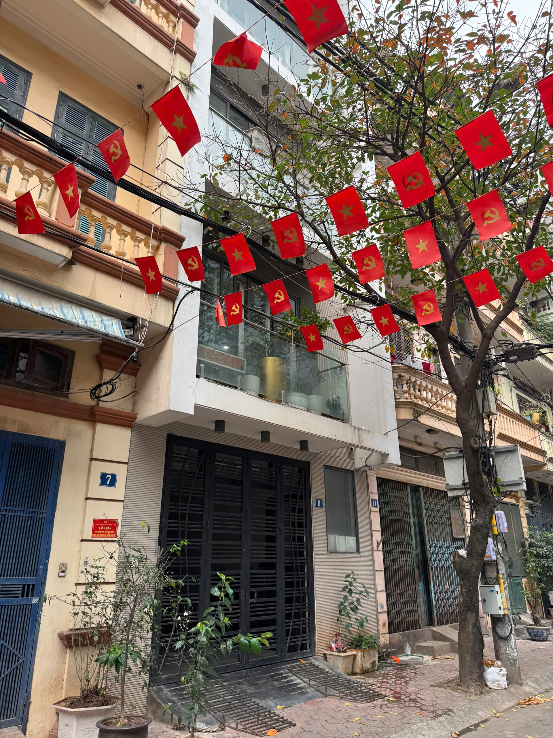  Bán nhà Hoàng Cầu, Đống Đa, ô tô lừi tận cửa, kinh doanh, 43m, 5 tầng, mt 3.7m, 14.5 tỷ 