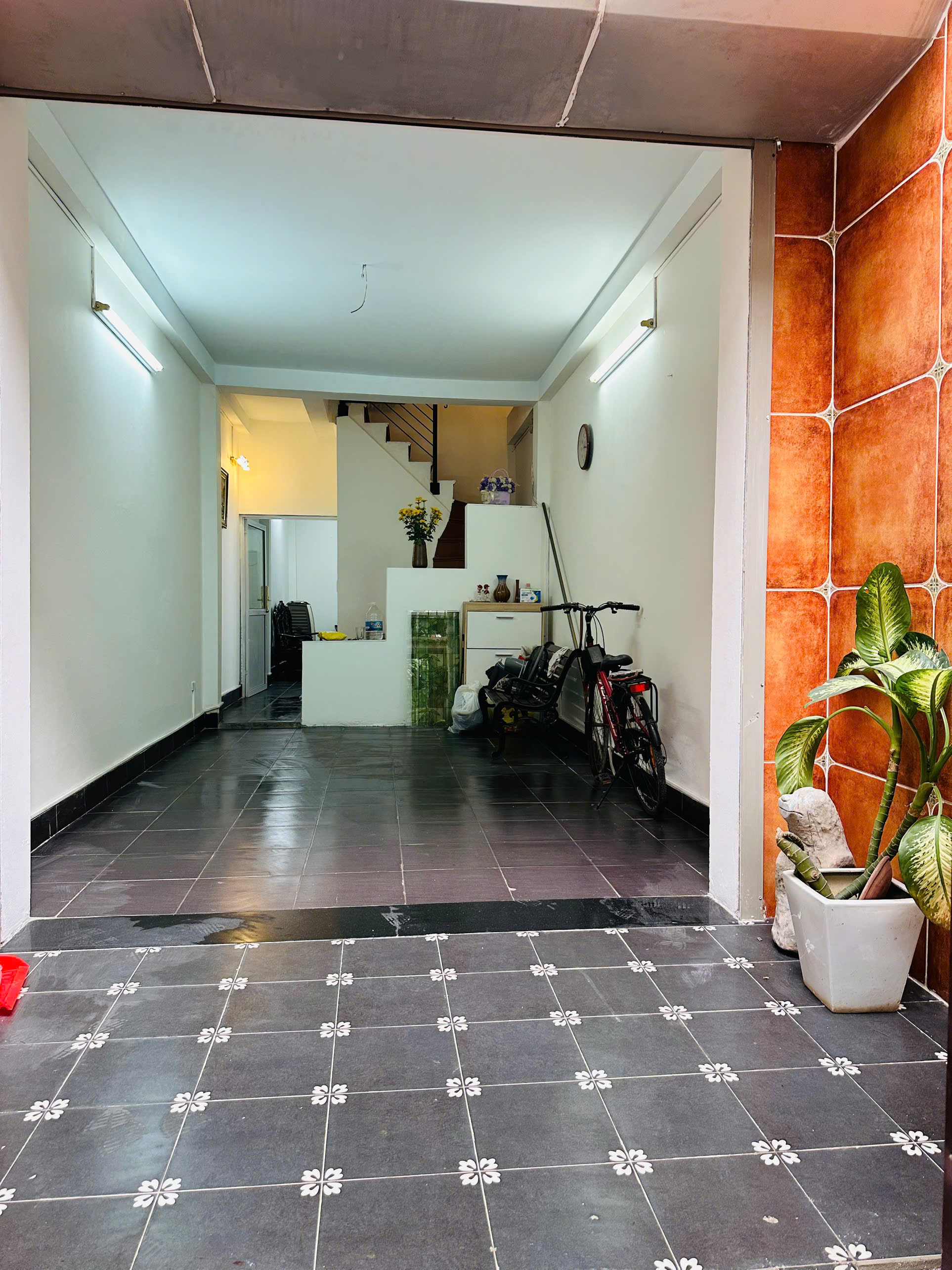  CHO THUÊ TẦNG 1 NHÀ RIÊNG 52.5M² – MẶT TIỀN THOÁNG – NGÕ THỊNH QUANG, ĐỐNG ĐA, HÀ NỘI 