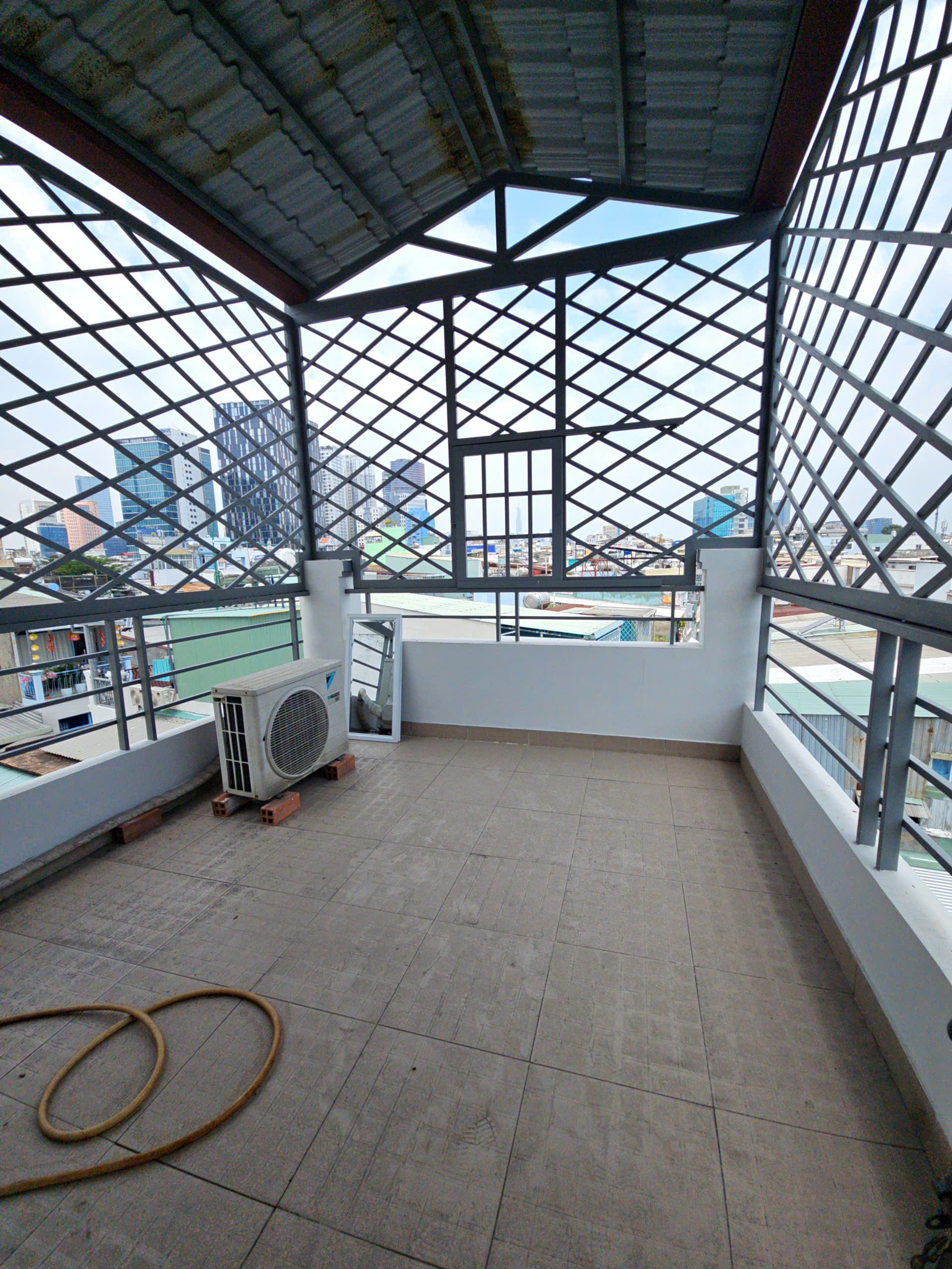  Bán nhà sát mặt tiền KINH DOANH hoàng diệu Q4 đối diện Q1 
Đúc mới 5 tấm hoàn công có 5 đ 