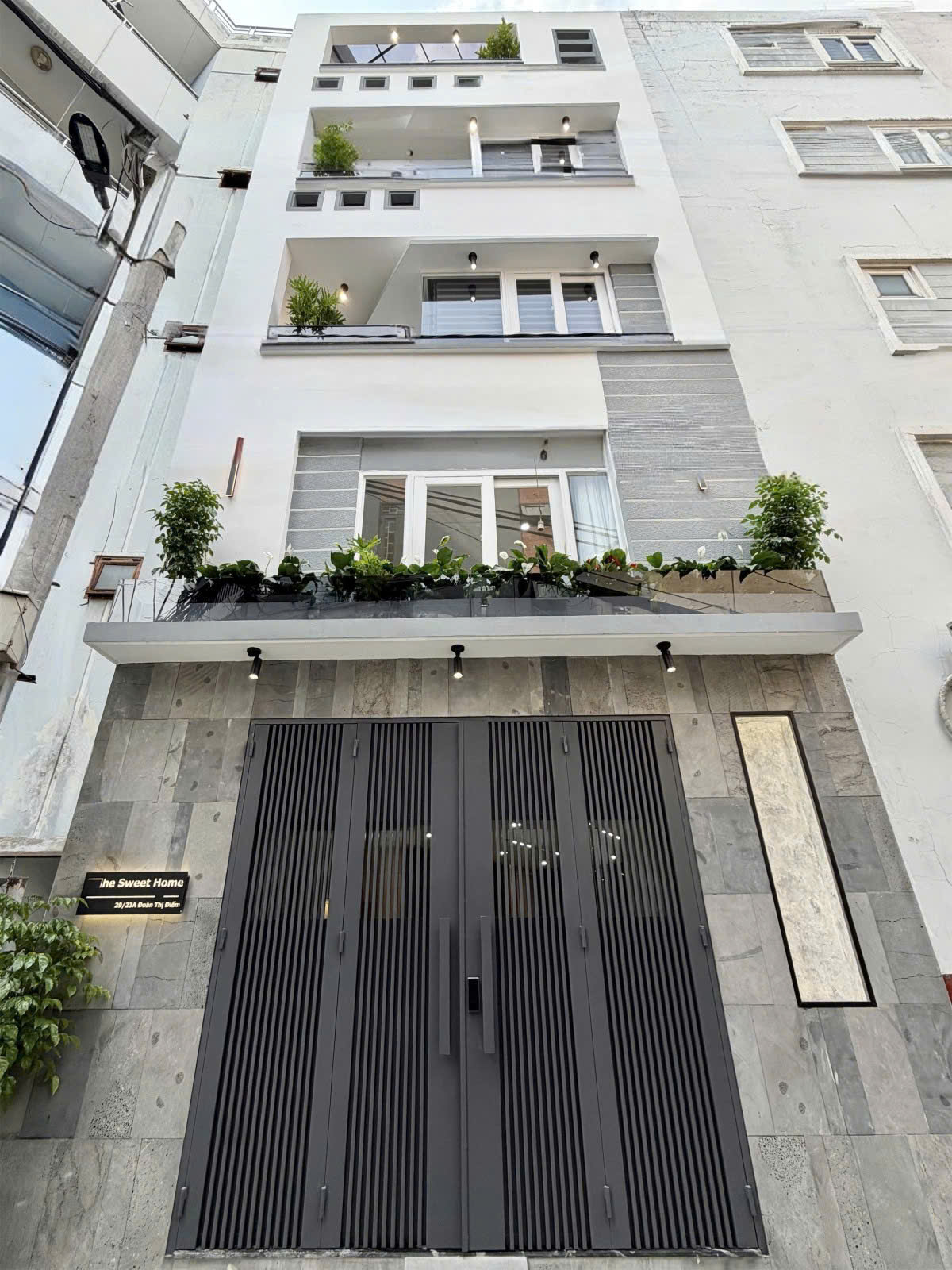  NHÀ ĐẸP - TẶNG FULL NỘI THẤT - CHÍNH CHỦ BÁN 12.8 TỶ - CÒN TL - PHAN XÍCH LONG - PHÚ NHUẬN - 5.5 X 10 - 5 TẦNG HOÀN CÔNG ĐỦ 