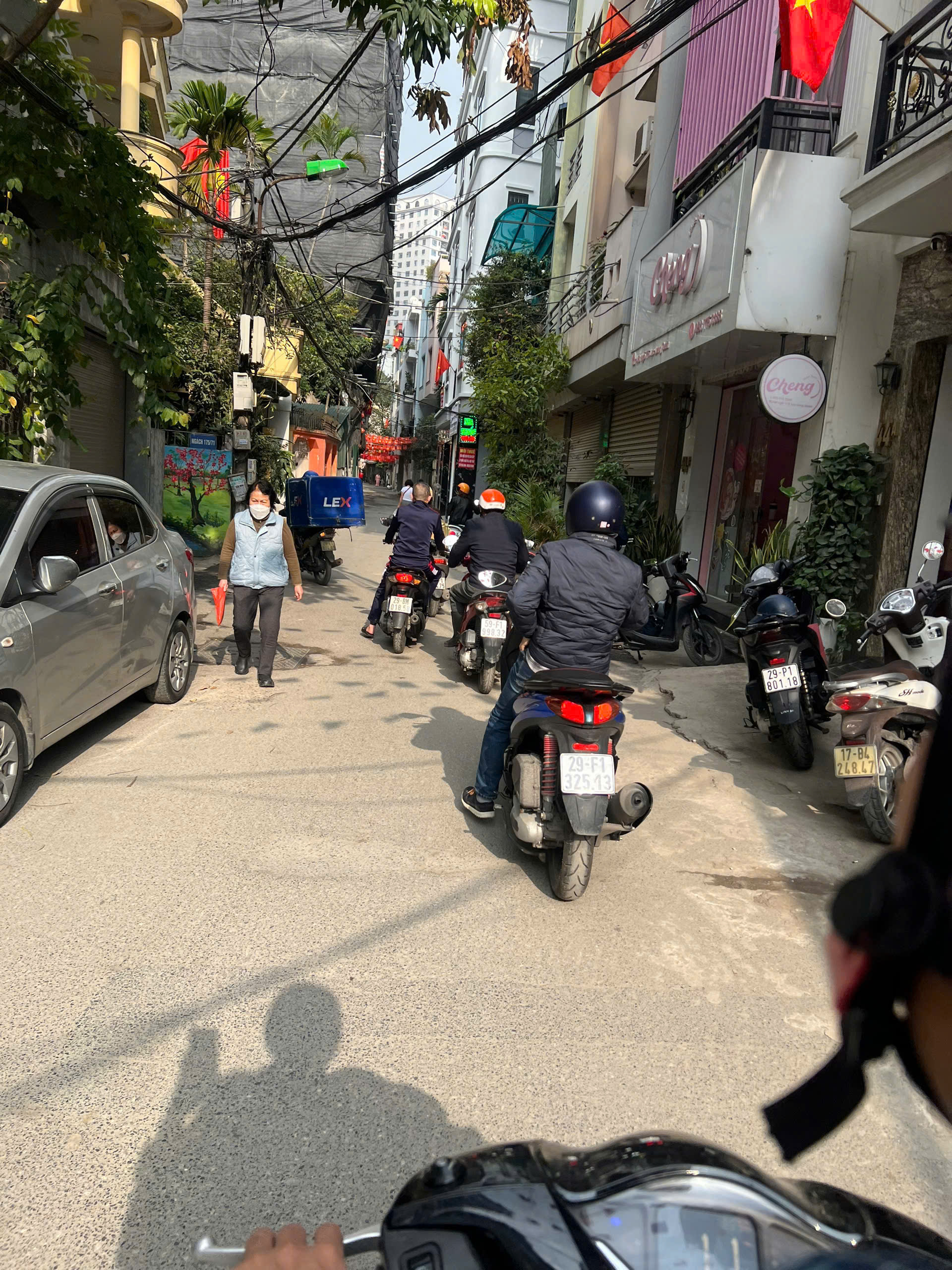  BÁN ĐẤT TẶNG NHÀ – NGÕ 175 LẠC LONG QUÂN  LÔ GÓC 