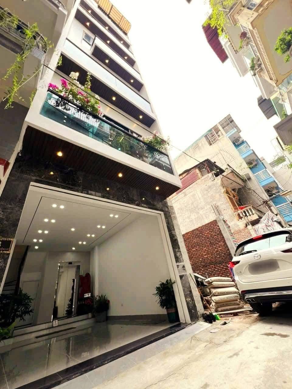  VIP, Bán nhà Lạc Long Quân, ô tô vào nhà, 7 tầng thang máy, chỉ nhỉnh 20 tỷ 