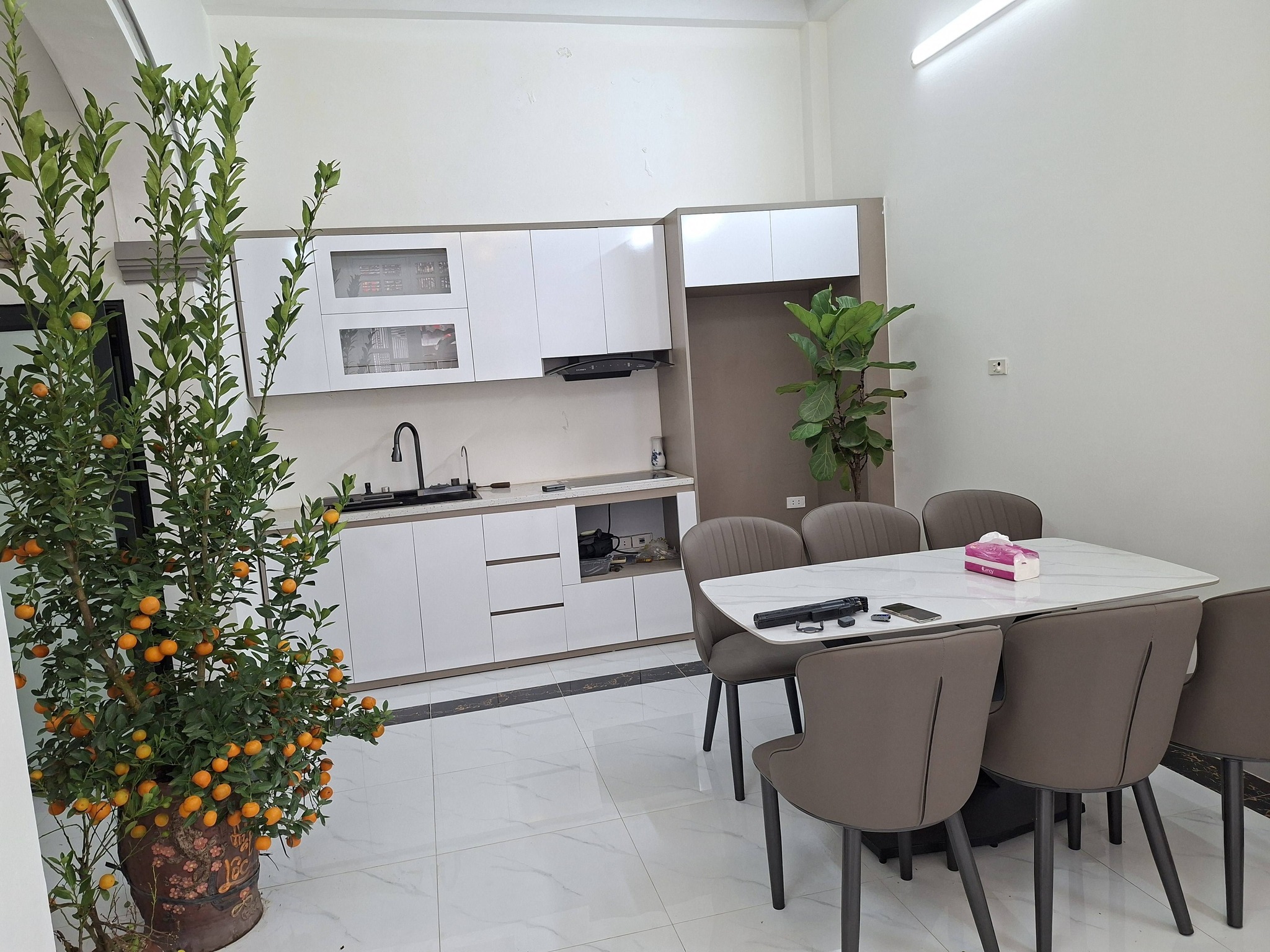  ???? Ô TÔ QUA CỬA – LÔ GÓC – CÁCH PHỐ HOÀNG HOA THÁM 20M
Một căn nhà hiếm gặp trong khu vực Ba Đình vừa ra hàng: 