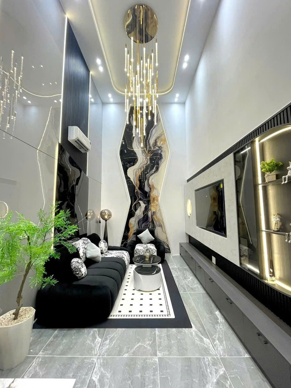  ???? CHÍNH CHỦ CẦN BÁN NHÀ - LẠC LONG QUÂN 56M² – MT 8M – Ô TÔ TRÁNH – KINH DOANH – GẦN HỒ TÂY – CHỈ 17 TỶ 