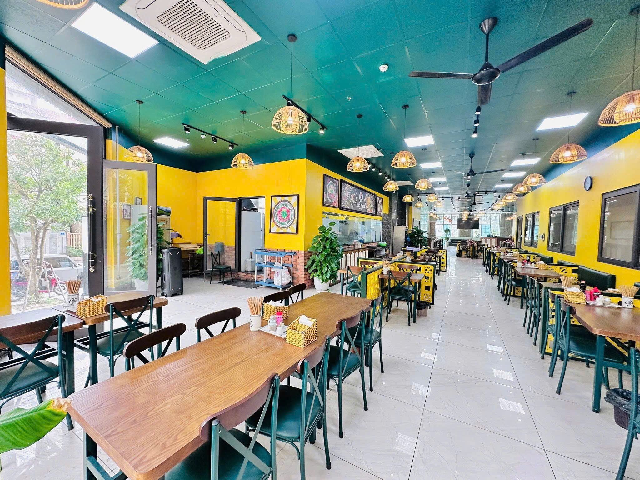  Em chuyển địa chỉ kinh doanh nên cần sang nhượng mặt bằng cũ. 