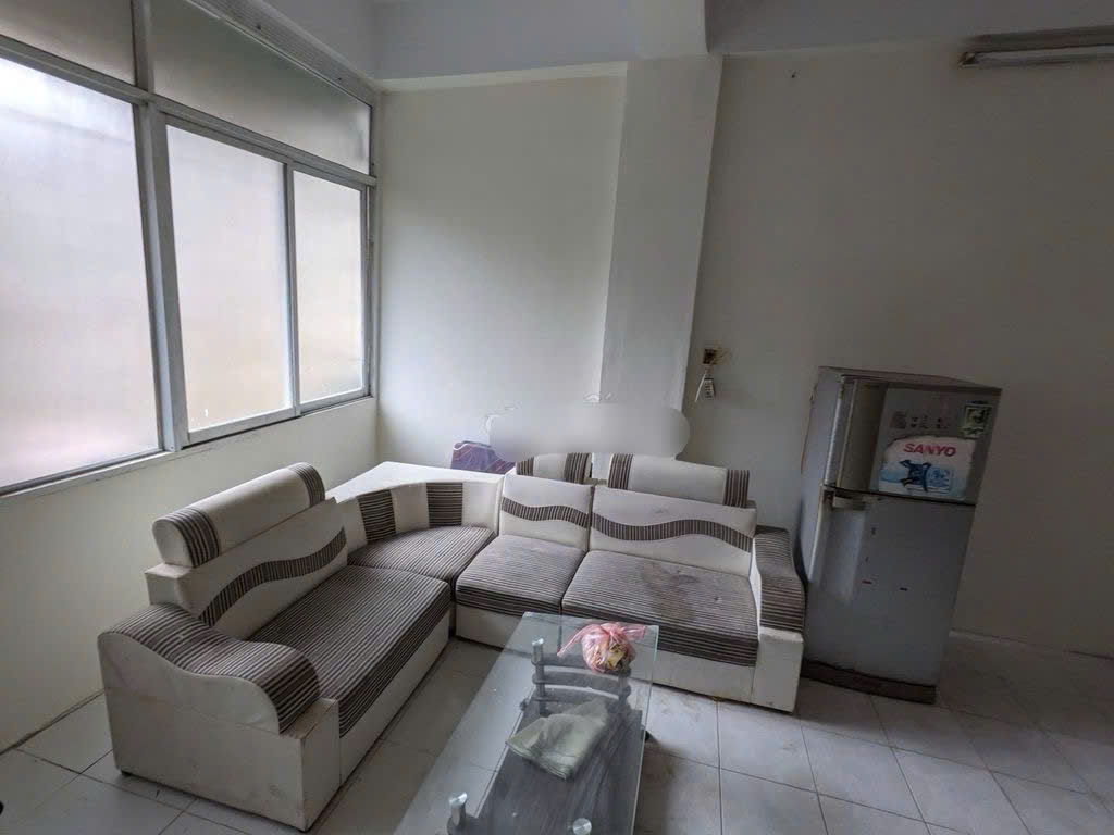  Cho thuê căn hộ tập thể tầng 3 số 809 Giải Phóng,  70m2, 2 phòng ngủ, 6 triệu 