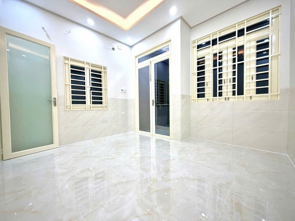  Bán nhà Văn Cao sát chợ Tân Hương, 2 Tầng mới đẹp 4x11m nhỉnh 5 Tỷ xíu 