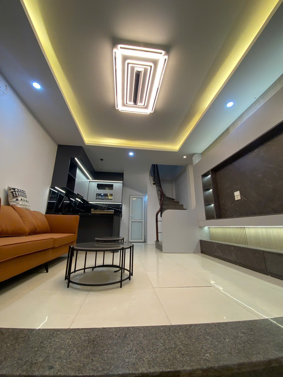  ???? NHÀ NGỌC THỤY – LONG BIÊN
Nhà mới đẹp – ô tô qua cổng – gần phố cổ 