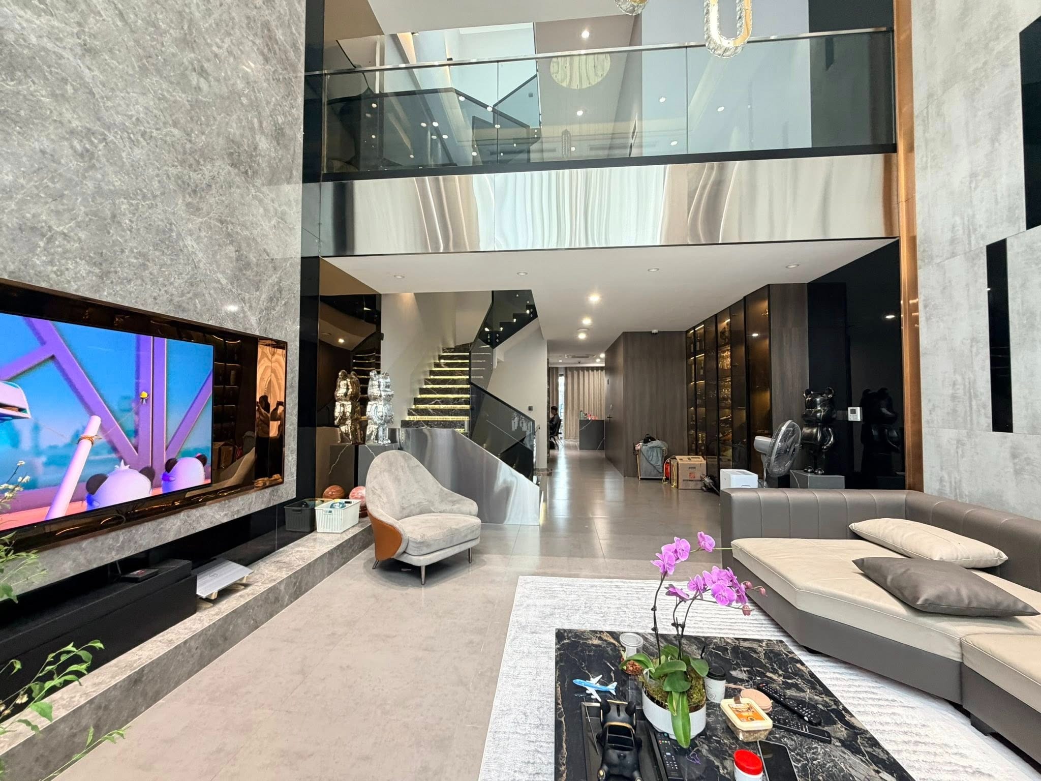  KHU VỰC HIẾM PHỐ NGUYỄN CÔNG HOAN 98M 5T THANG MÁY GIÁ 36 TỶ 2 MẶT THOÁNG 