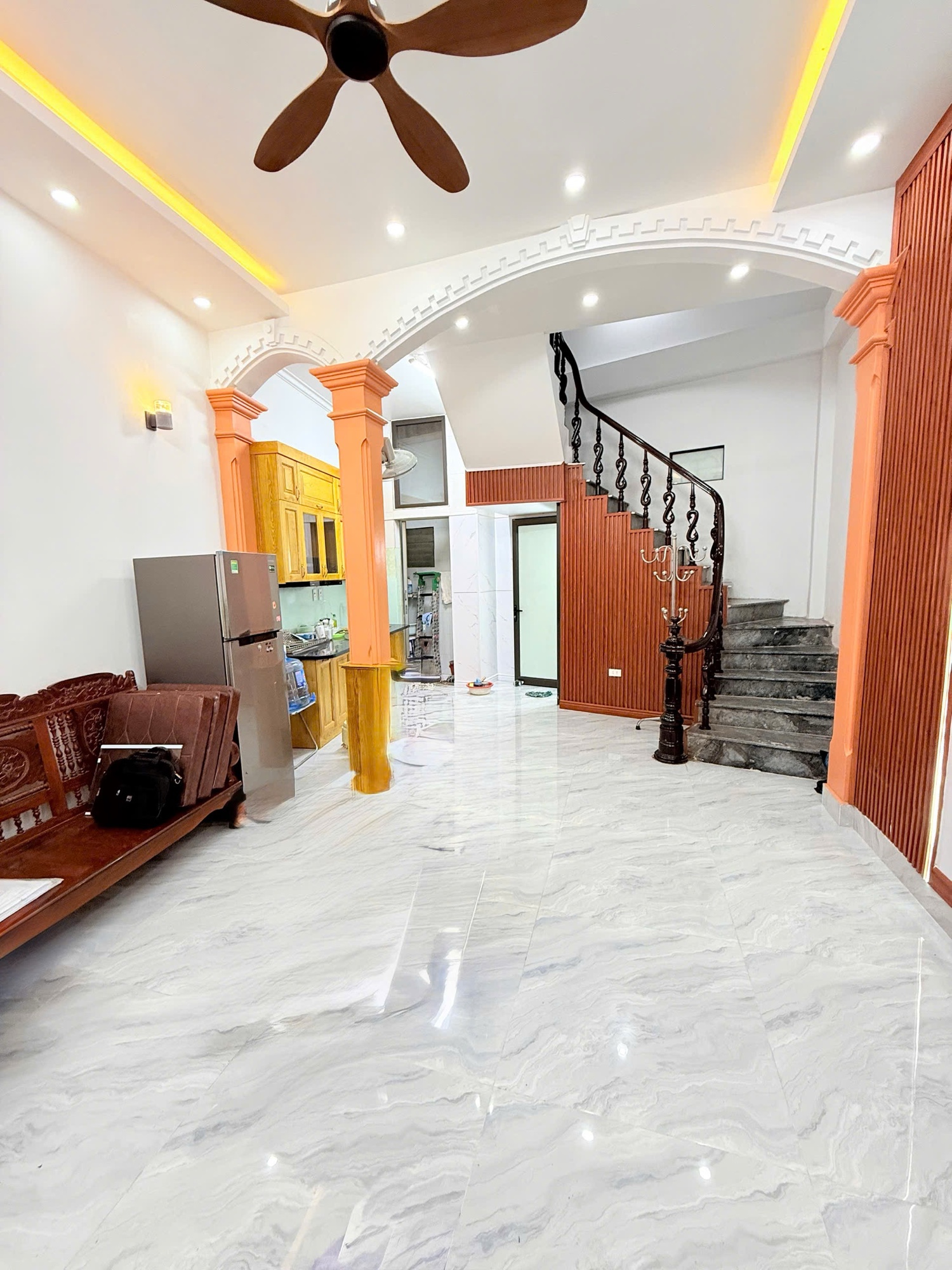  Bán Nhà Phương Mai 33m2.  5 tầng. mặt tiền 4m. giá 9.168 Tỷ Đống Đa Hà Nội 