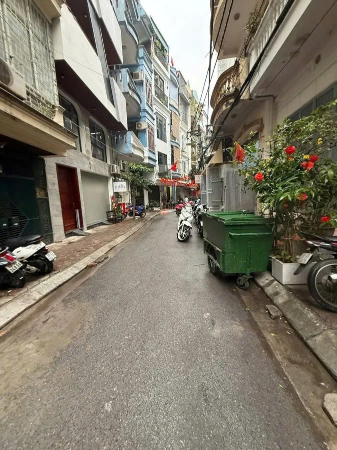  Bán Nhà Võ Văn Dũng 30m2.  5 tầng. mặt tiền 3m. giá 18 Tỷ Đống Đa Hà Nội 