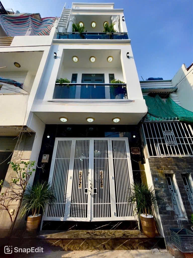  Bán nhà HXH Huỳnh Tấn Phát (Hẻm Bà Cả) – Nhà Bè

50m² (3,8 × 13,5m), nhà mới 3 tầng, 4PN, xe hơi đậu cửa

Hẻm Bà Cả cao ráo, không ngập, cách Quận 7 khoảng 500m 