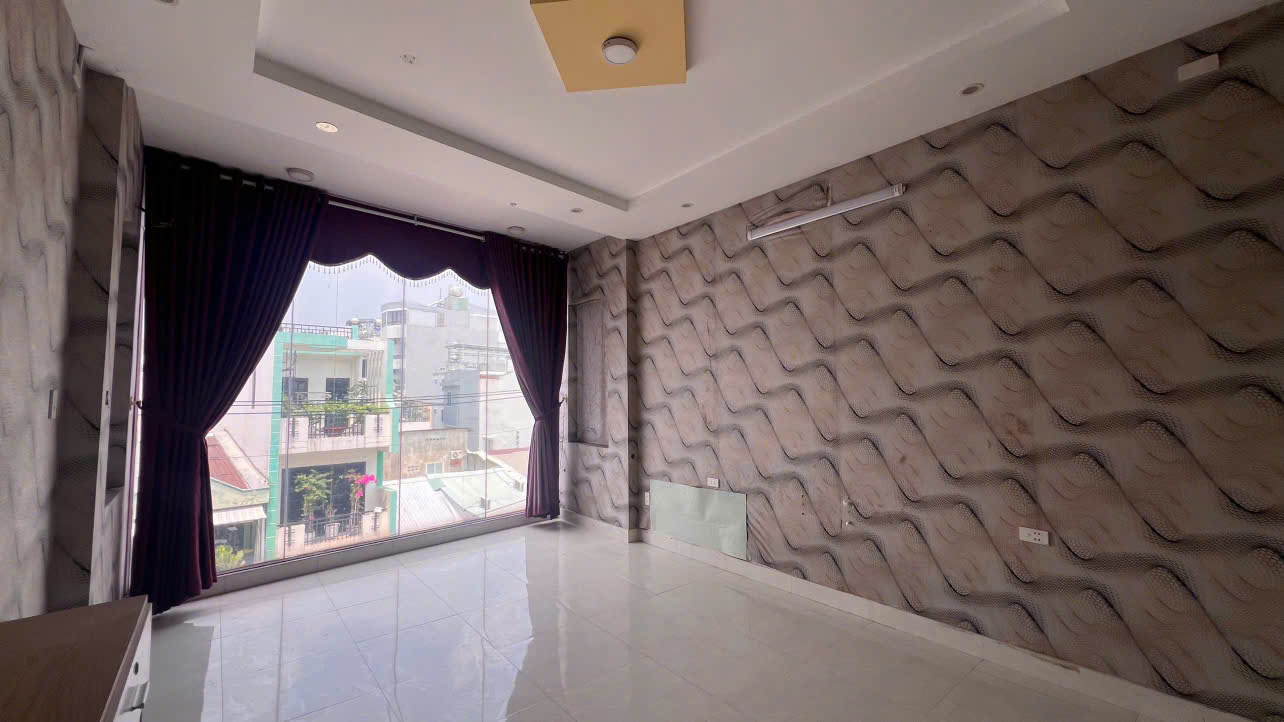  PHÒNG BAN CÔNG FULL KÍNH – GẦN IUH  - GÒ VẤP, TP HCM 