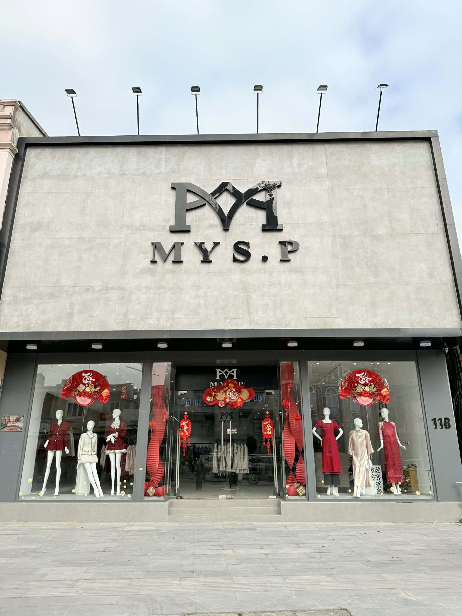  SANG NHƯỢNG CỬA HÀNG QUẦN ÁO – 118 NGUYỄN VĂN CỪ, TP VINH, NGHỆ AN 