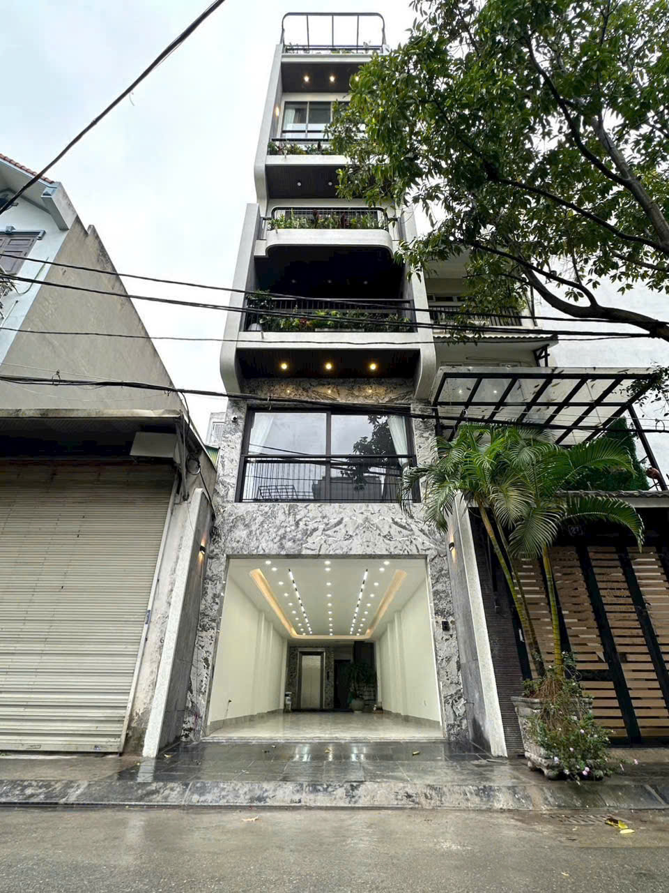  BÁN NHÀ ĐẸP Tư Đình - Long Biên
???? 8 tầng thang máy – ô tô vào nhà – full nội thất cao cấp 