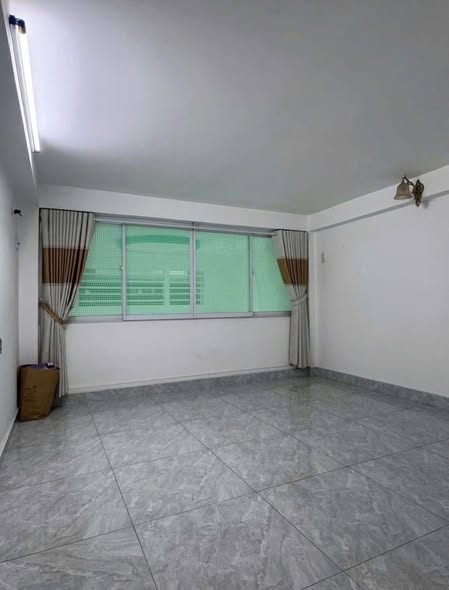  ????THÁI PHIÊN - QUẬN 11 - HẺM THÔNG 4M - 3 TẦNG - 36m(3.5 X 10.3) - GIÁ 6.4 TỶ TL 