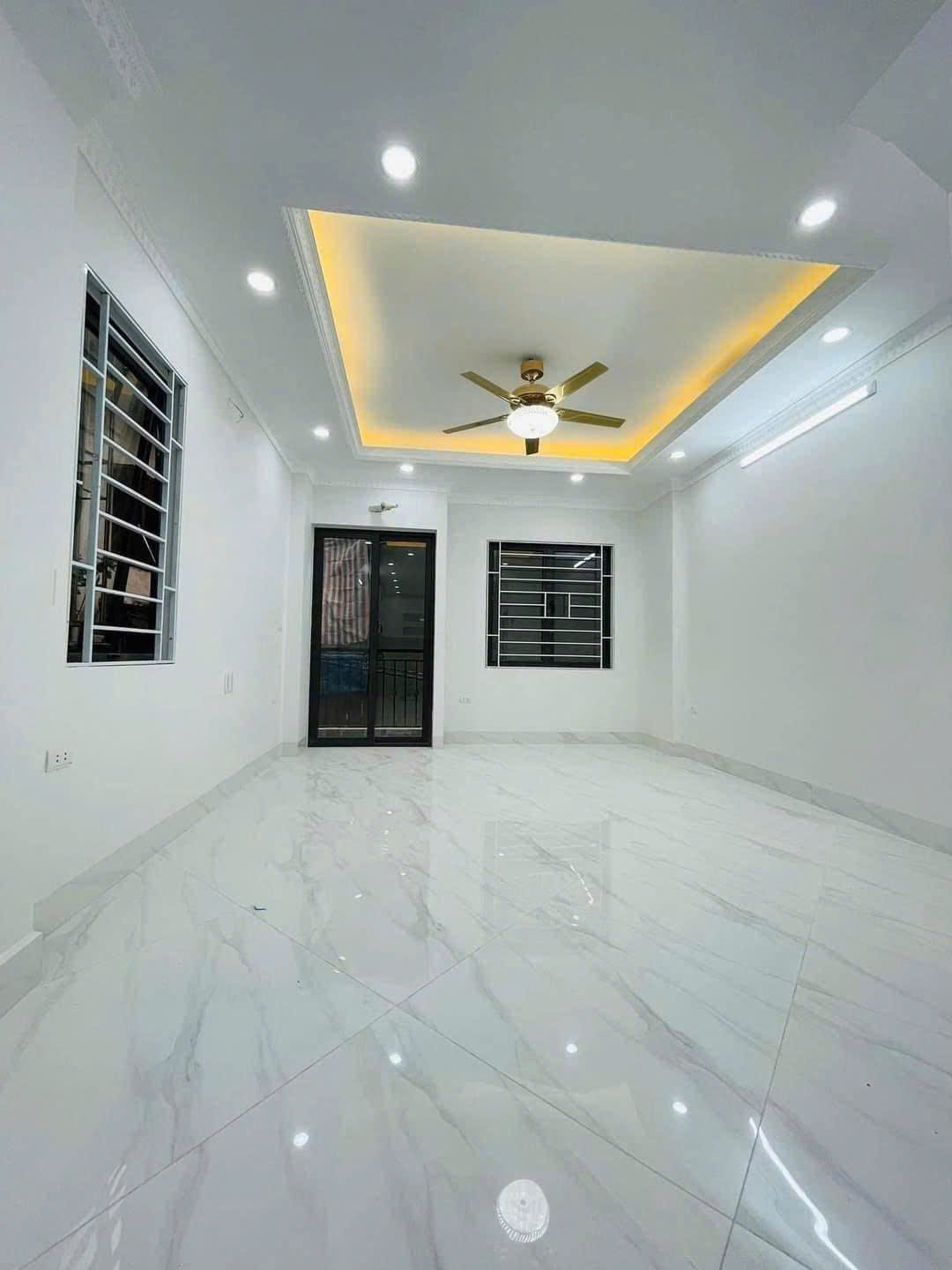  Cho thuê nhà Trương Định 5 tầng x 45m2, 4 ngủ, 4 vệ sinh, 18 Triệu 