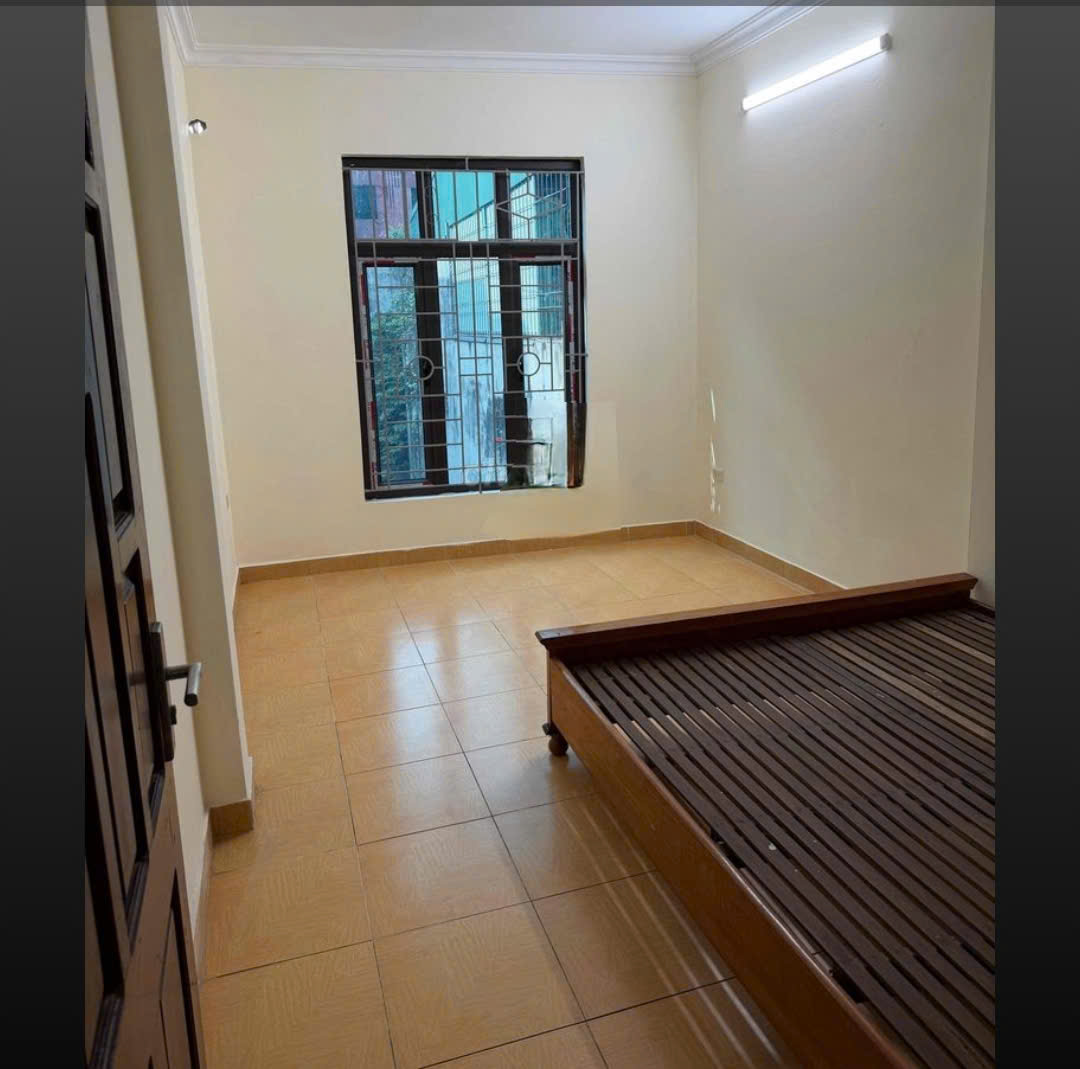  Cho thuê nhà làm CHDV ngõ Lĩnh Nam, 35m x 4 tầng, 5PN, 4 WC, Giá 10 triệu vào ngay 