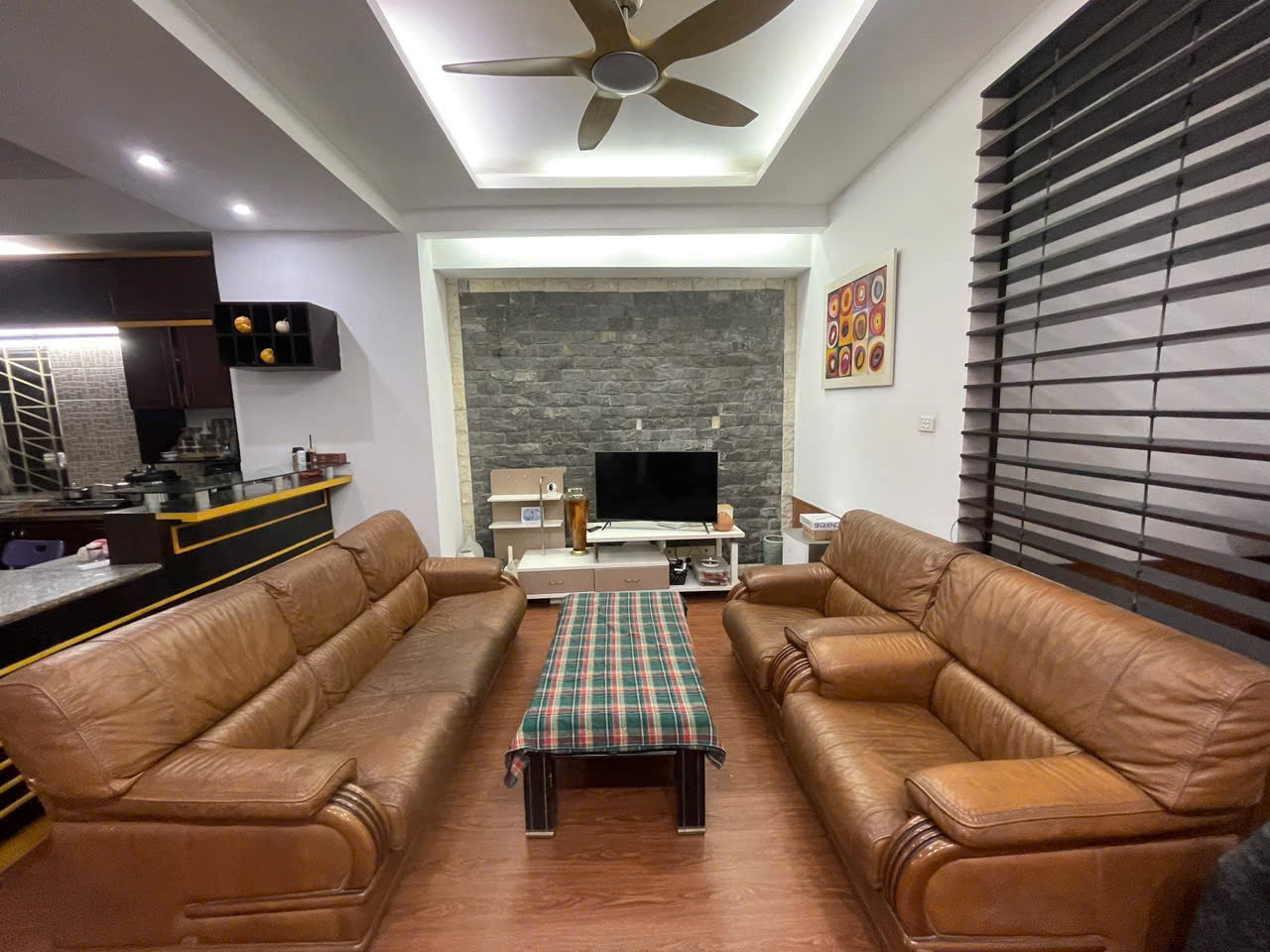  Cho thuê căn hộ cao cấp Vũ Phạm Hàm 96m2 - 02PN ở gia đình hoặc nhóm vừa. 